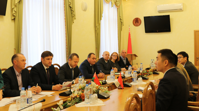 Chinese delegation inspecting Belarus' beet pulp producers